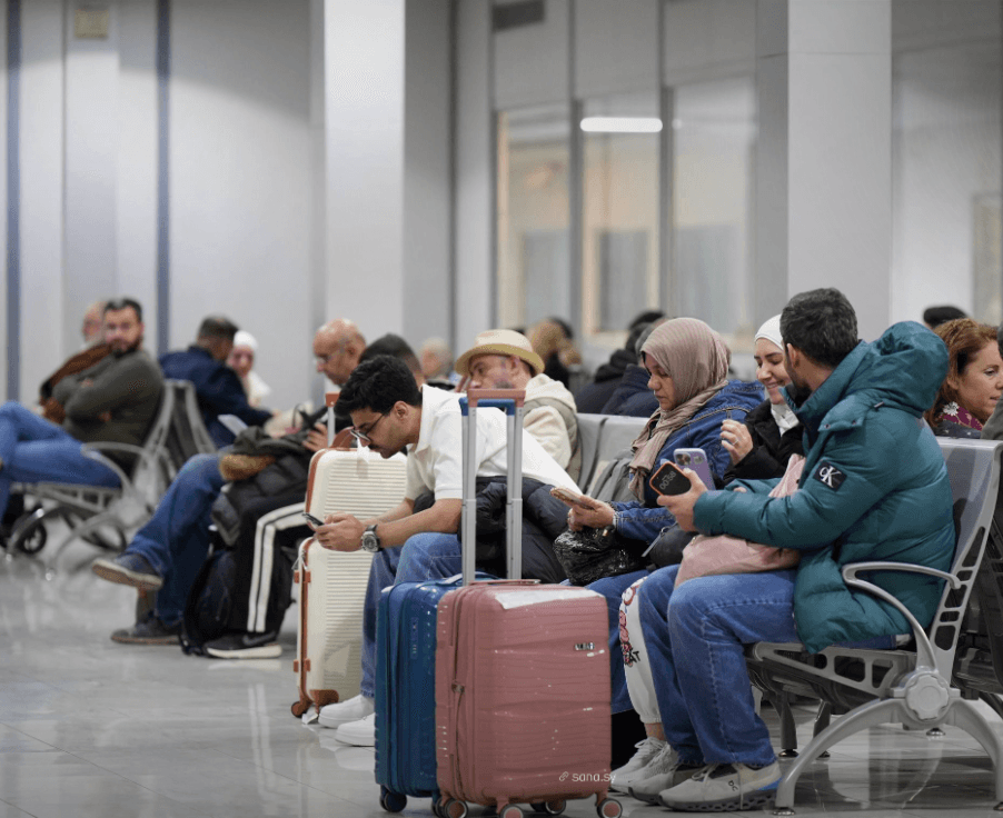 عقب إعادة فتح الأجواء السورية.. مطار دمشق الدولي يستأنف أولى الرحلات إلى إسطنبول