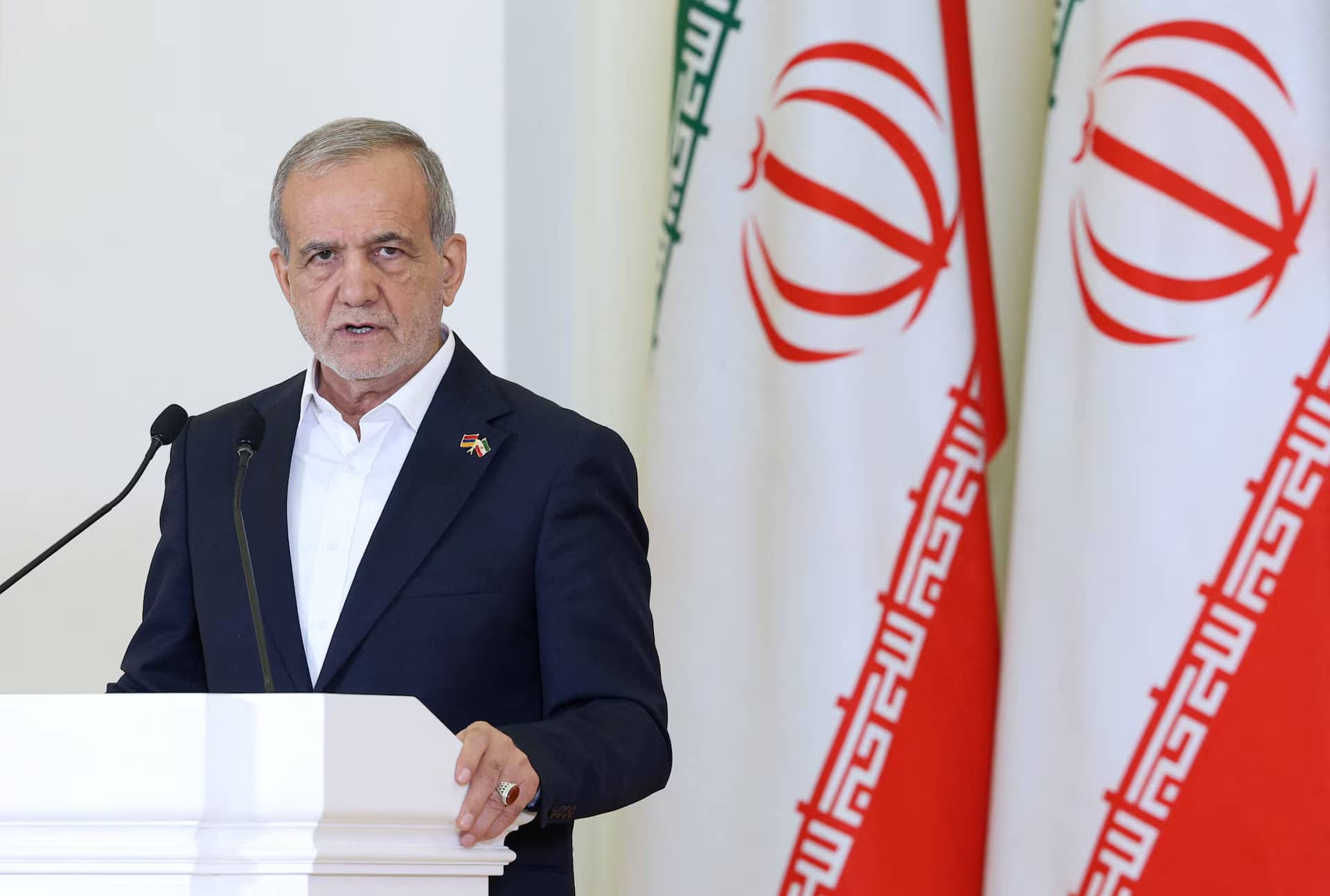 الرئيس الإيراني: قرار وقف إطلاق النار اتخذ بإجماع أركان النظام وقبول المرشد