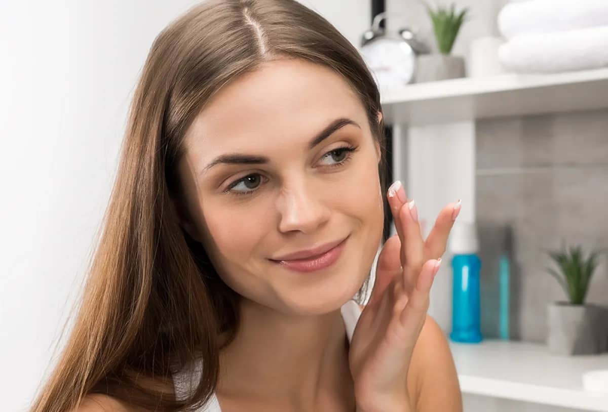 الدليل الشامل لاختيار الواقي الشمسي المثالي للبشرة المختلطة