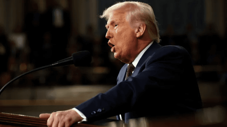 ترمب يحظر وسائل إعلام أمريكية من دخول البيت الأبيض