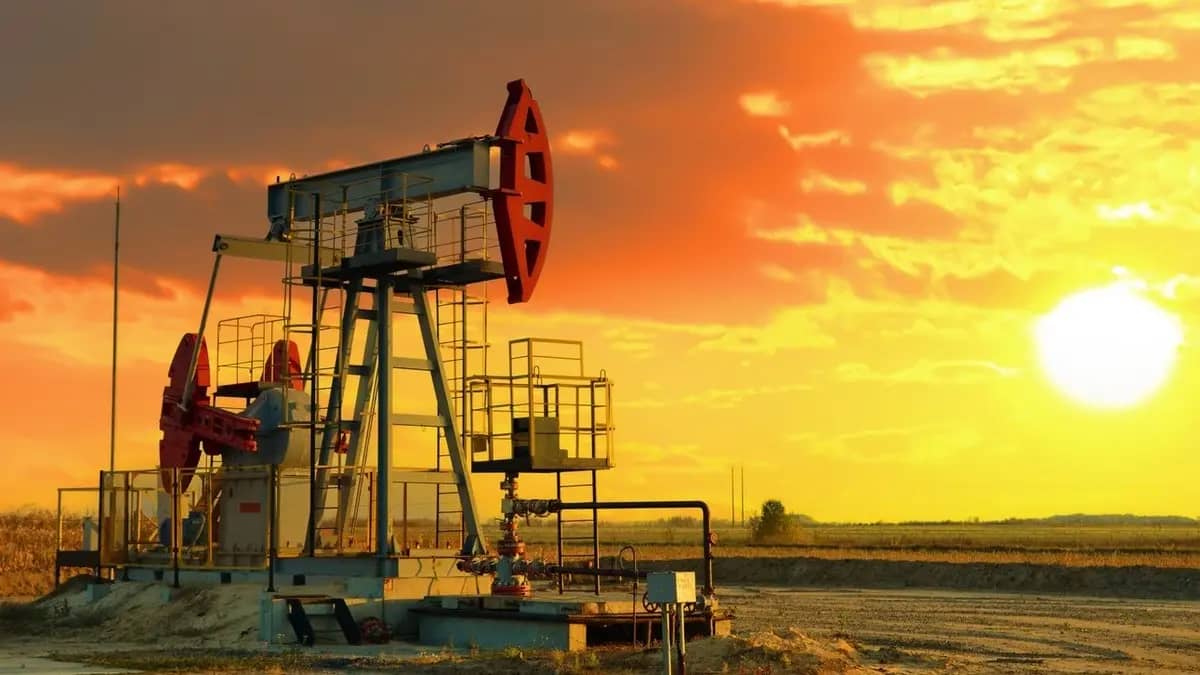 أسعار النفط تواصل صعودها مع تجدد مخاوف المواجهة الأمريكية الإيرانية