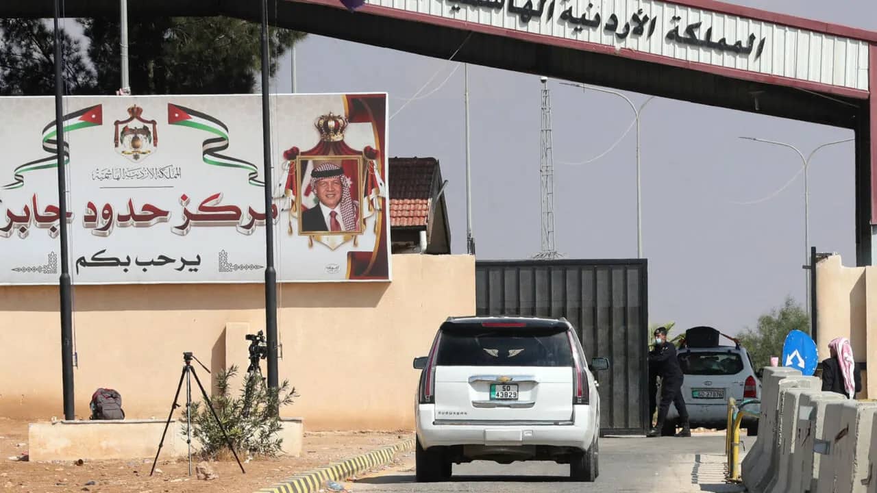 السماح بعبور حافلات نقل الركاب إلى سوريا