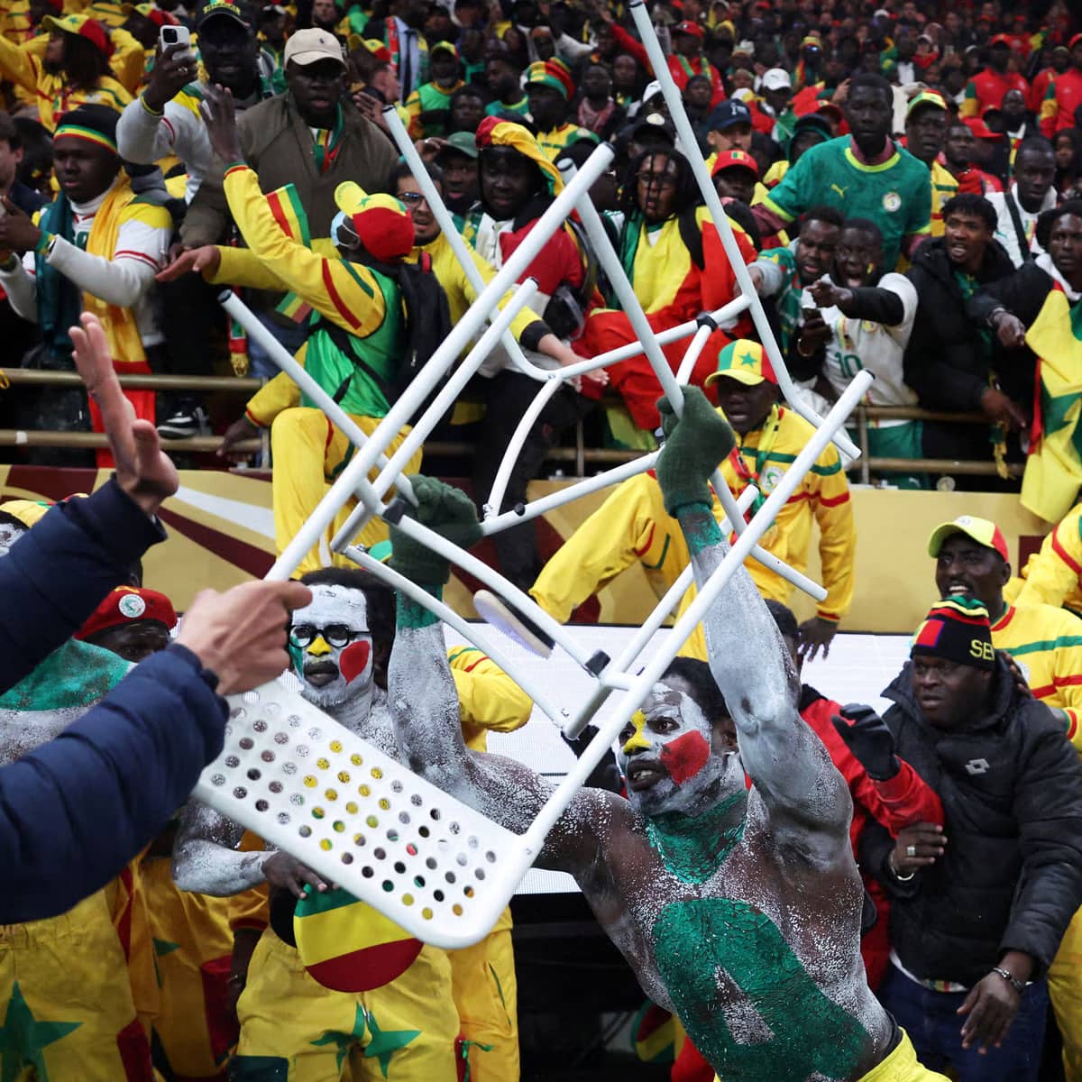 القضاء المغربي يقضي بسجن 18 مشجعاً سنغالياً إثر أحداث شغب نهائي أفريقيا