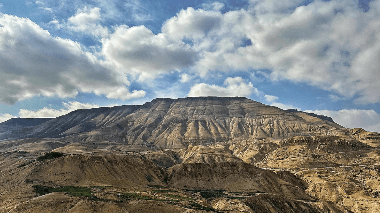 أجواء دافئة نهاراً وأمطار رعدية مساءً في الأردن الجمعة