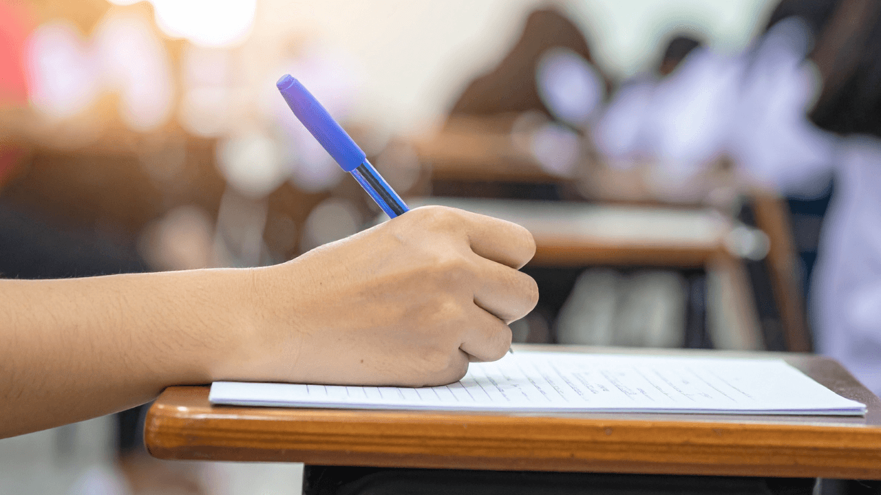 الأمن العام: 52 نزيلًا من مراكز الإصلاح والتأهيل يجتازون امتحان التوجيهي في دورته التكميلية