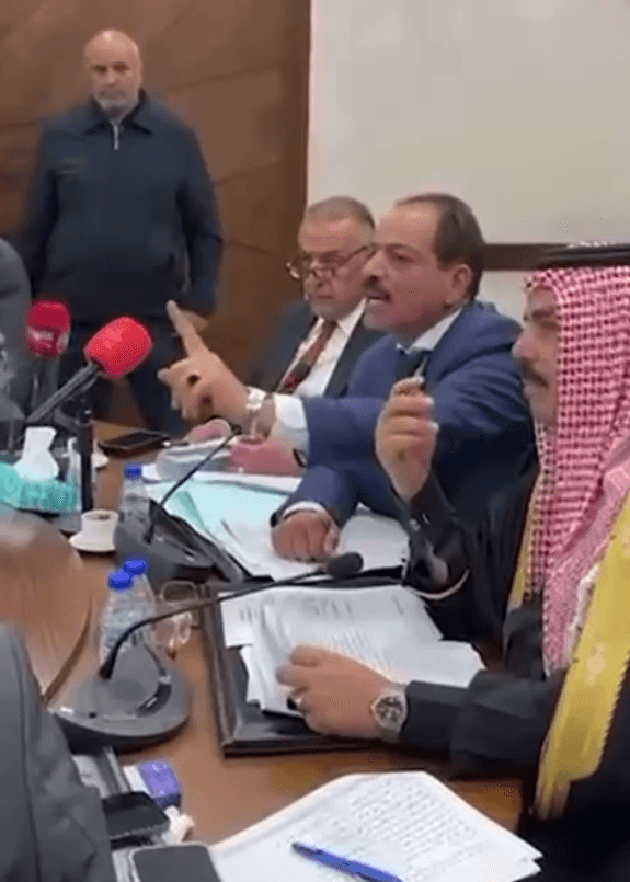 خلاف بين النواب داخل جلسة اللجنة القانونية