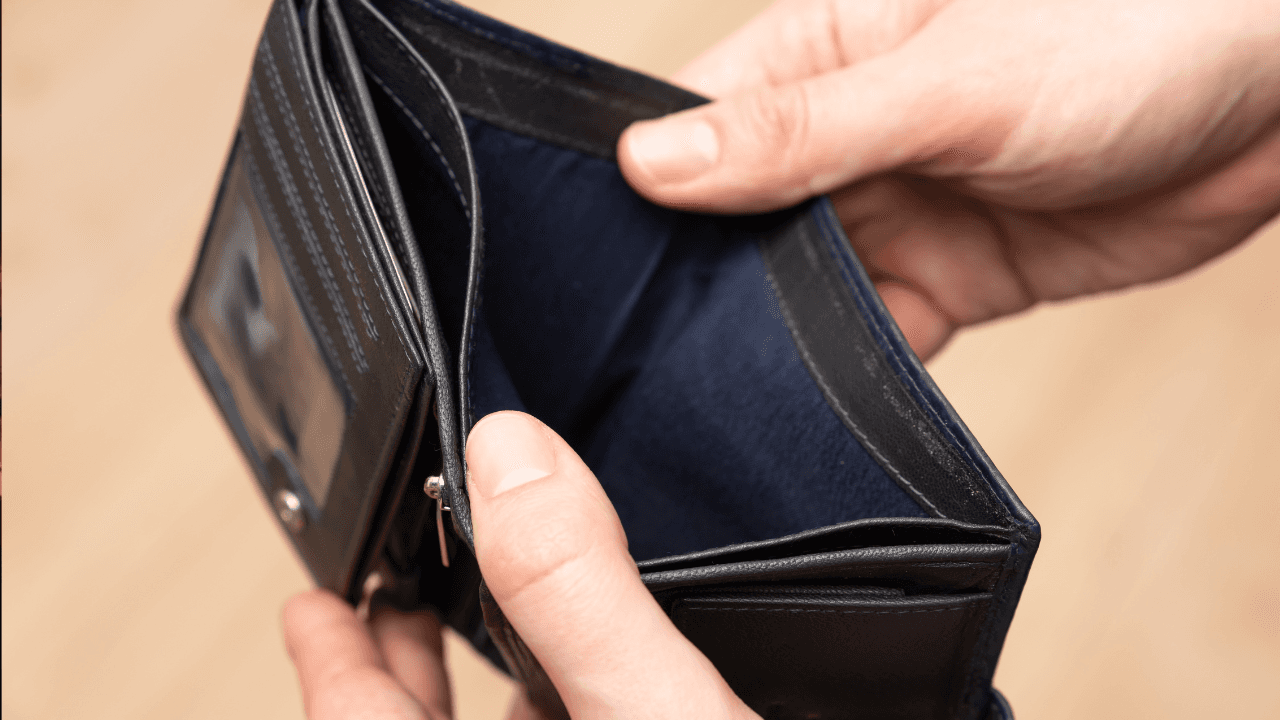 العمل الدولية: 300 مليون عامل في فقر مدقع و2.1 مليار في وظائف غير منظمة بحلول 2026