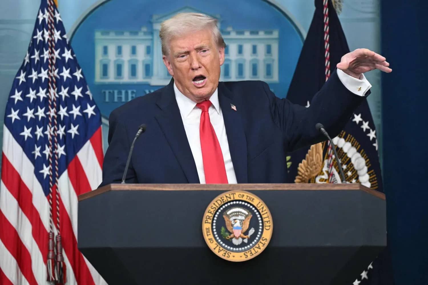 ترمب: وضعنا إطارا لاتفاق مستقبلي بشأن غرينلاند