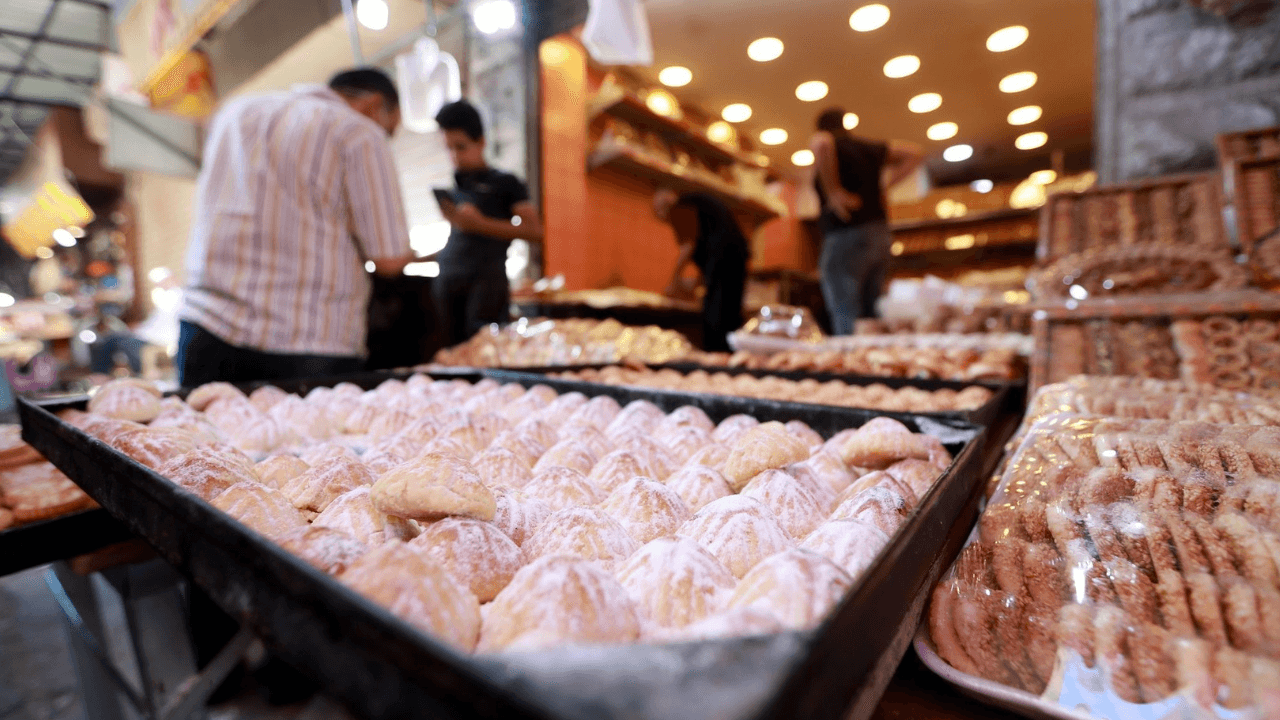 نقيب أصحاب المخابز: استقرار أسعار حلويات العيد رغم الظروف الإقليمية