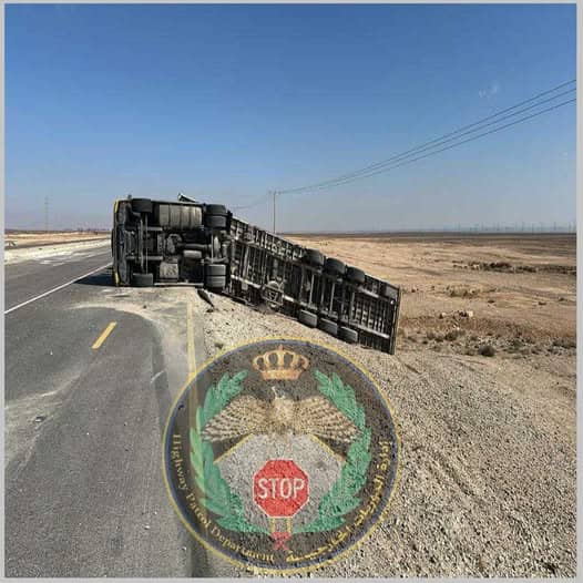 الدوريات الخارجية: تدهور شاحنة على الطريق الصحراوي