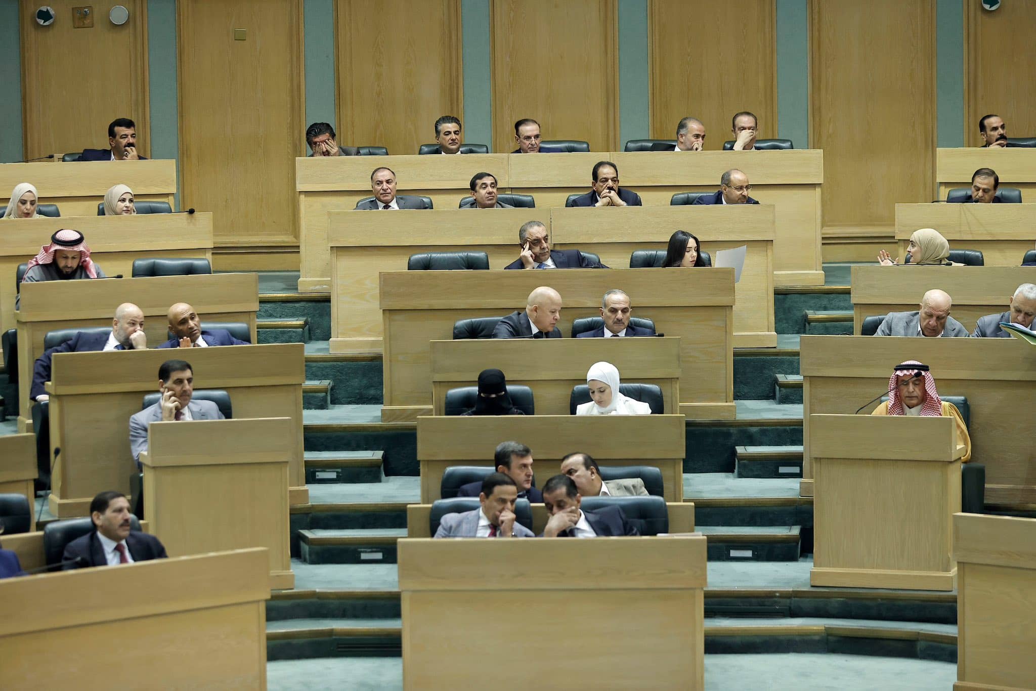 مشادتان داخل أروقة البرلمان.. وواحدة تطال مكتب رئيس المجلس