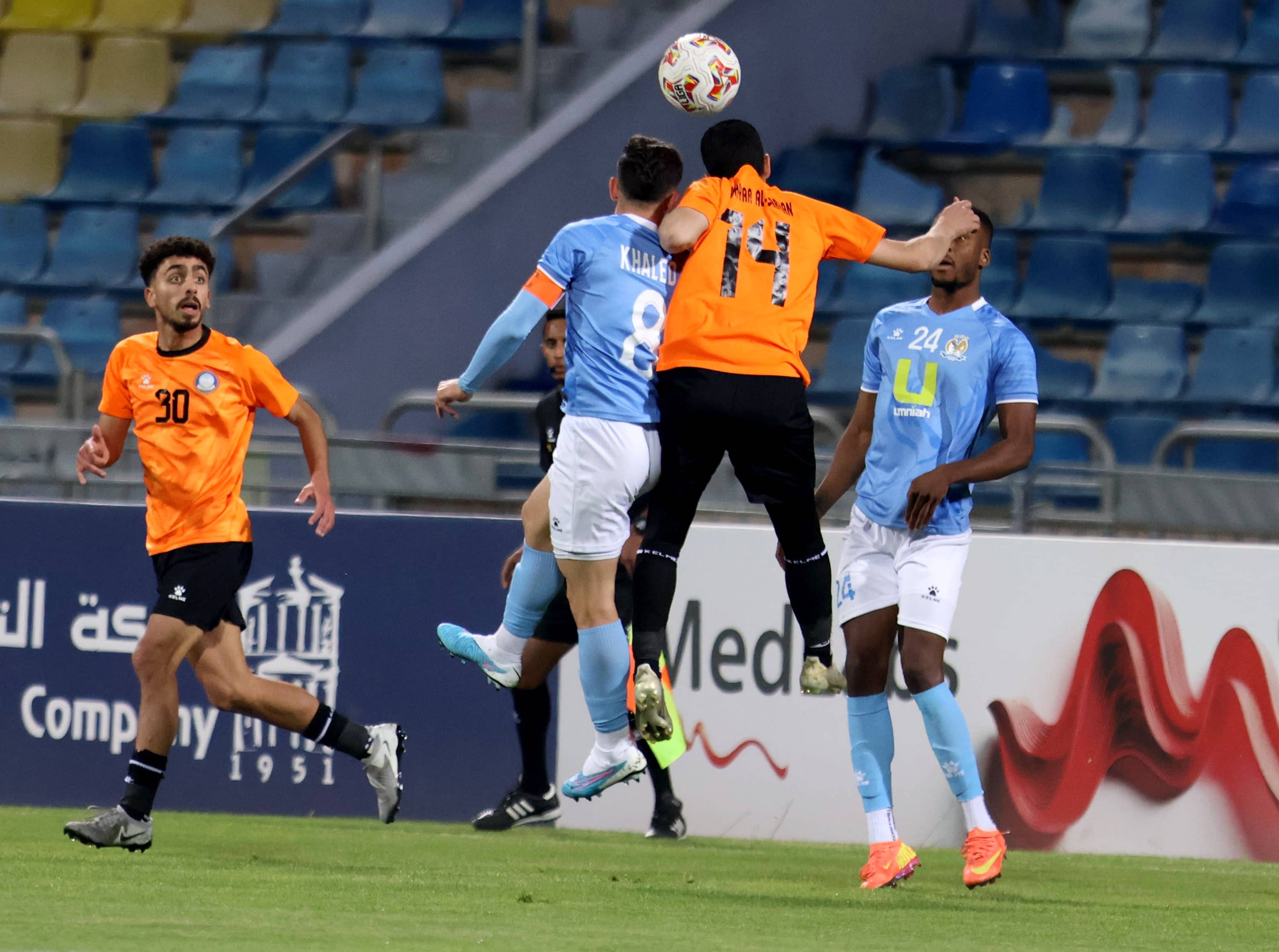 للمرة الثانية.. إيقاف مباراة الفيصلي والسرحان إثر دوي صافرات الإنذار