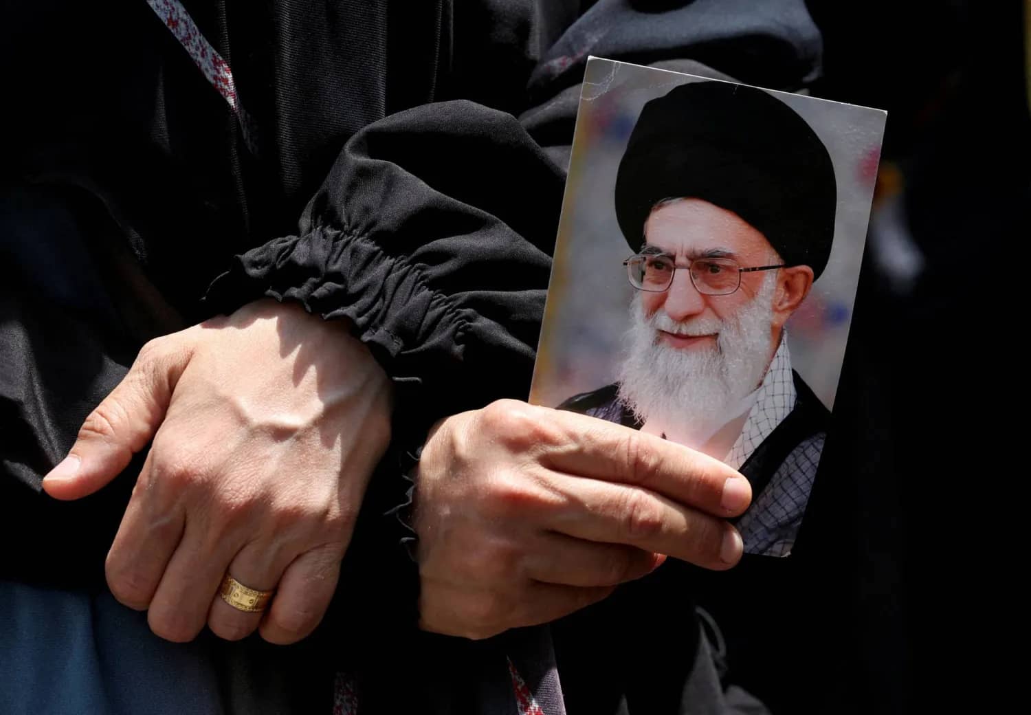 مسؤول عسكري "إسرائيلي": 60 ثانية كانت كفيلة بمقتل خامنئي و40 مسؤولًا