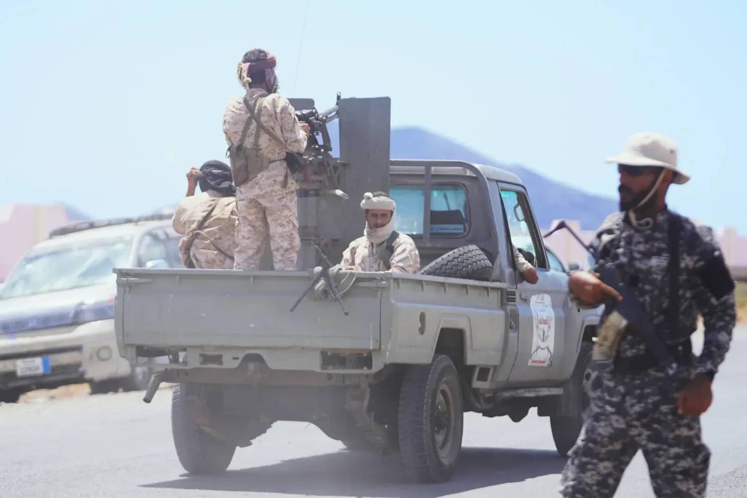 العليمي: "فجر اليمن" ماضية نحو أهدافها.. ولن نتراجع عن استعادة صنعاء