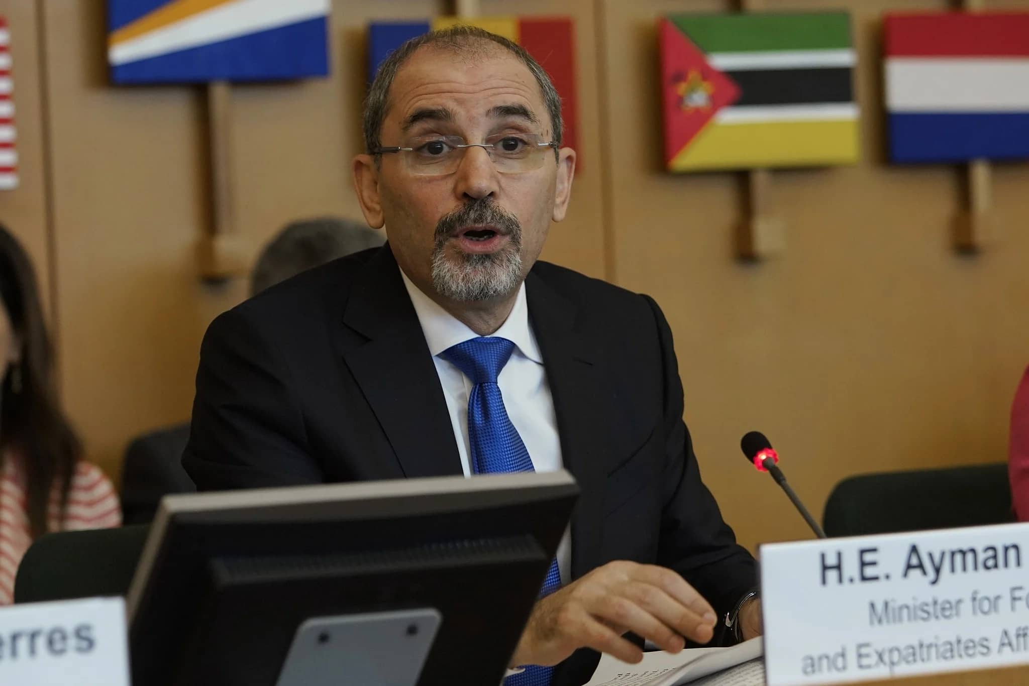 الصفدي ونظيره القطري يبحثان إنهاء التصعيد بالمنطقة ويؤكدان التضامن ضد الهجمات الإيرانية