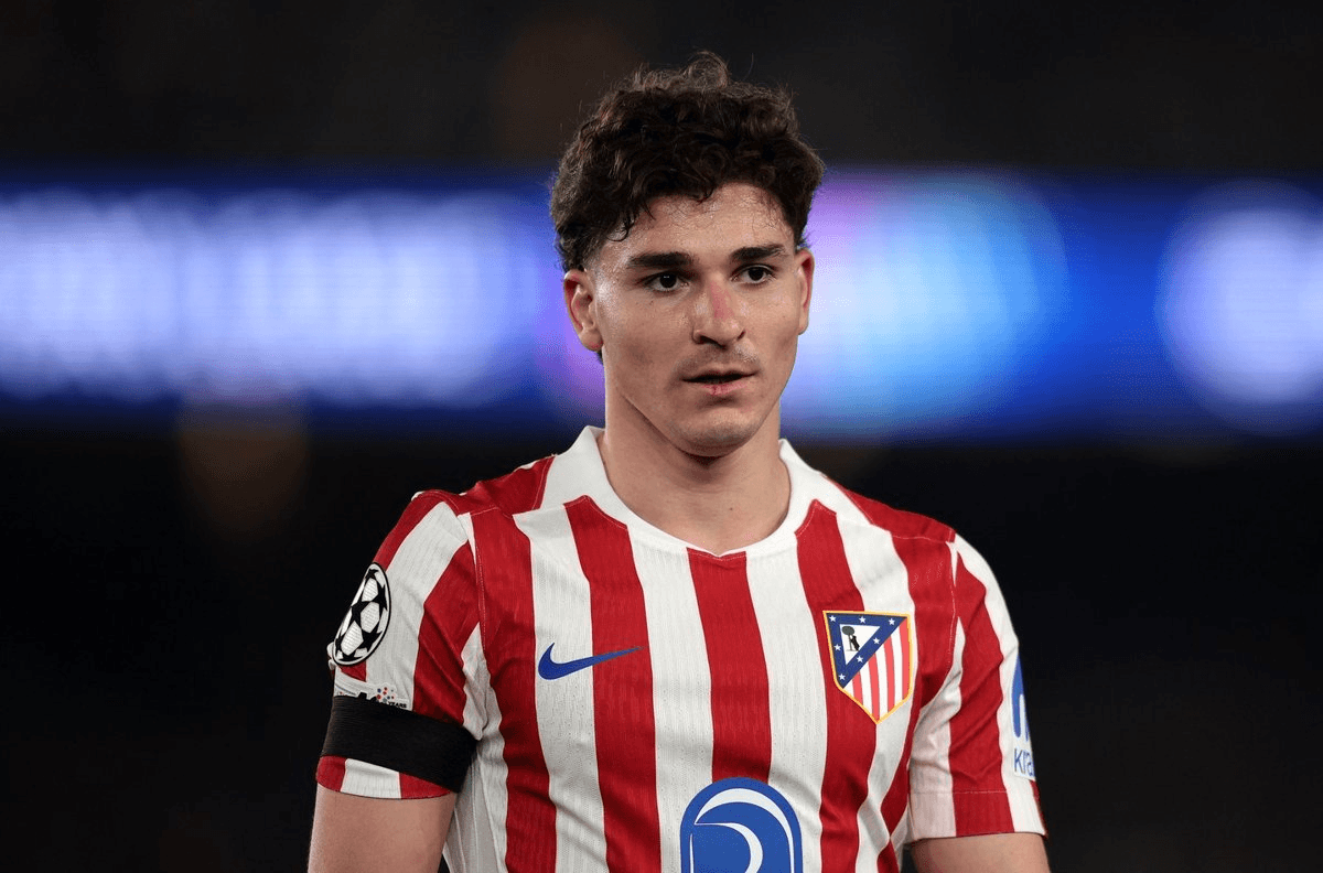 لاعبو أتلتيكو مدريد ينقلبون على الفاريز ويطالبون برحيله