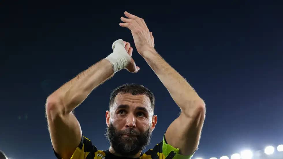 بنزيما يصعق حمد الله.. ويطارد العرش الآسيوي