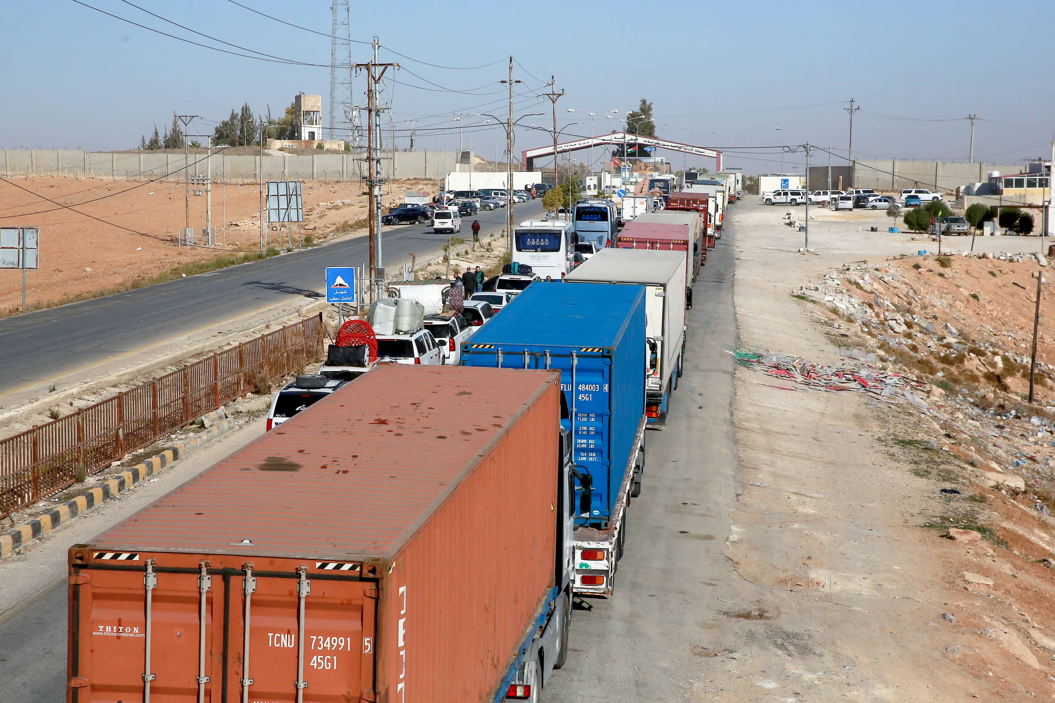 سوريا تمنع دخول الشاحنات الأجنبية إلى أراضيها باستثناء المارة "ترانزيت"