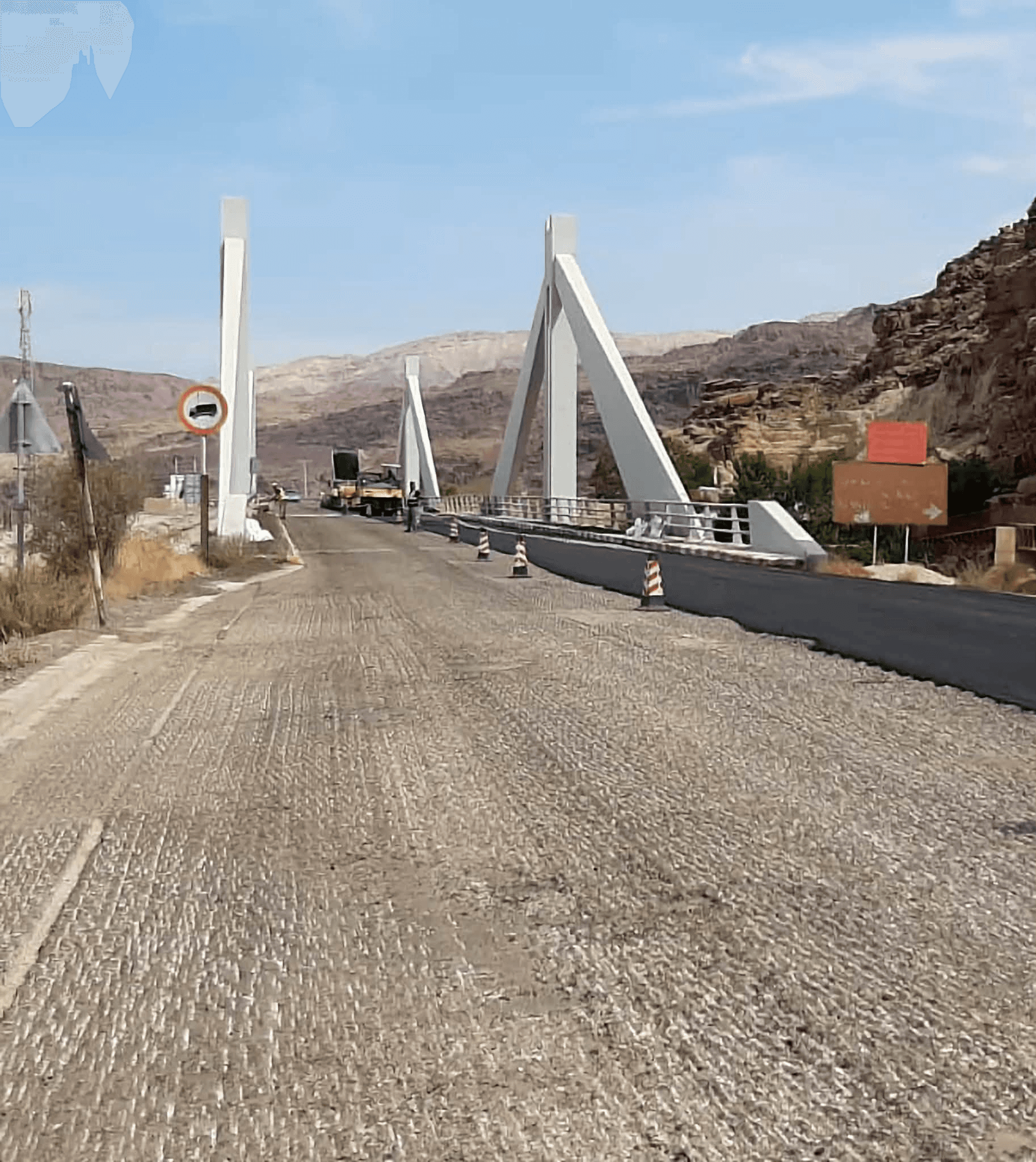 وزير الأشغال يتفقد مشاريع جسور البحر الميت وطرق الجنوب