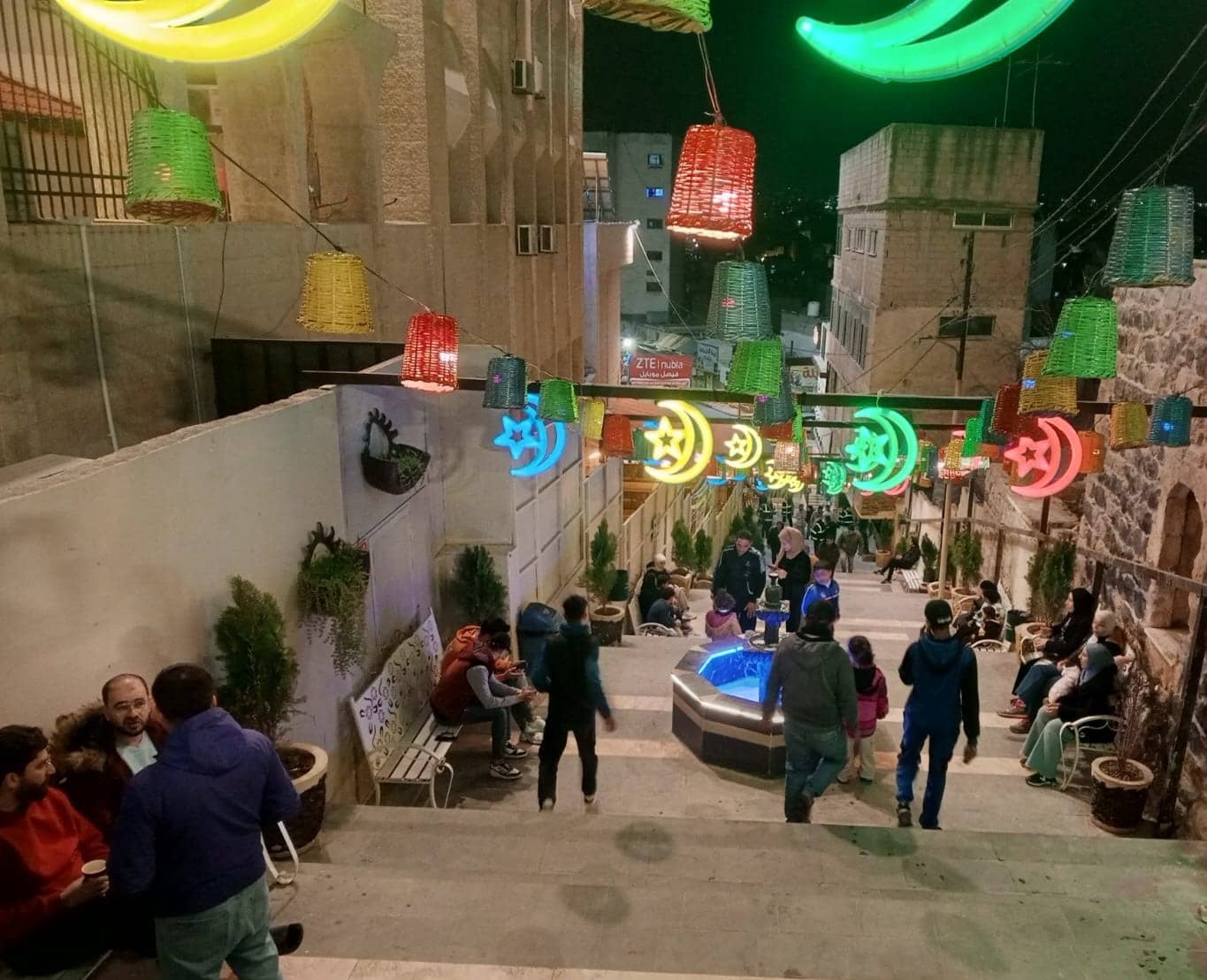 تل إربد يتلألأ بزينة رمضان ويعيد للمدينة نبضها التراثي