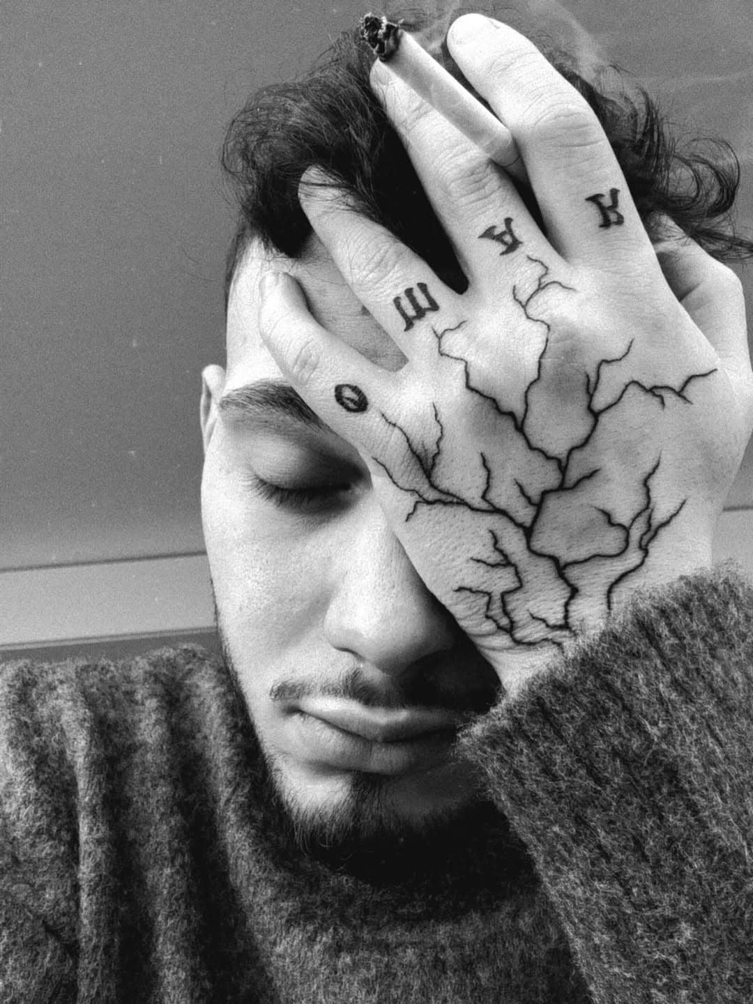 الشامي يخلّد ذكرى وفاة شقيقه  “عمر” على يده