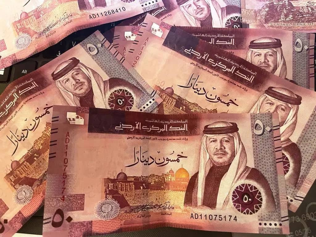 توقيف 3 أشخاص بتهمة الاستيلاء على مبالغ إجمالية تصل إلى 218 ألف دينار