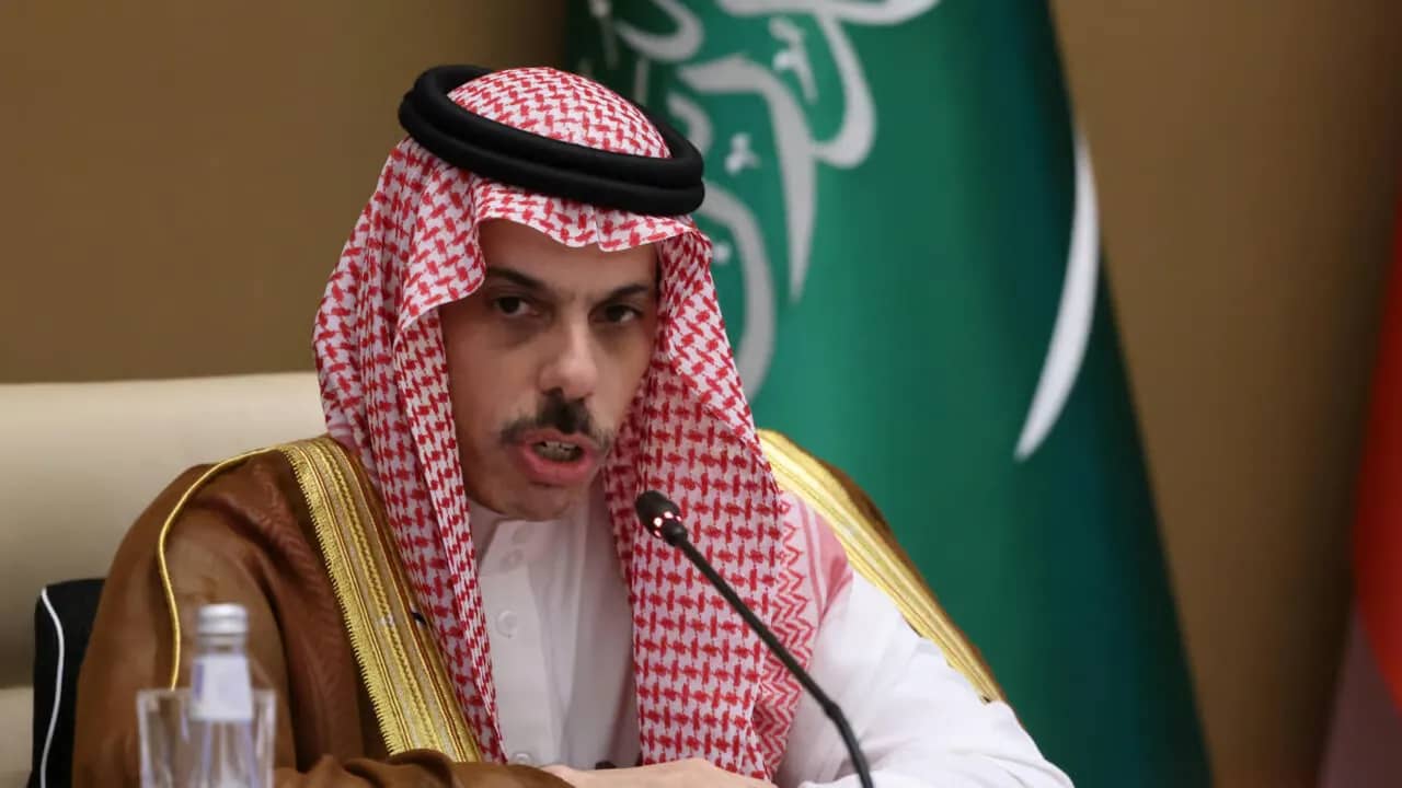 الخارجية السعودية: بن فرحان ونظيره الإيراني يبحثان التصعيد الأخير بالمنطقة