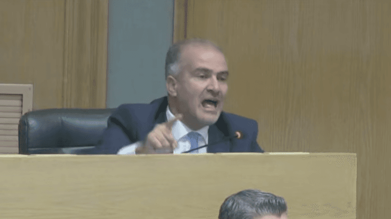 فريحات يعلن مقاطعة جلسات النواب اعتراضا على إدارة رئاسة المجلس