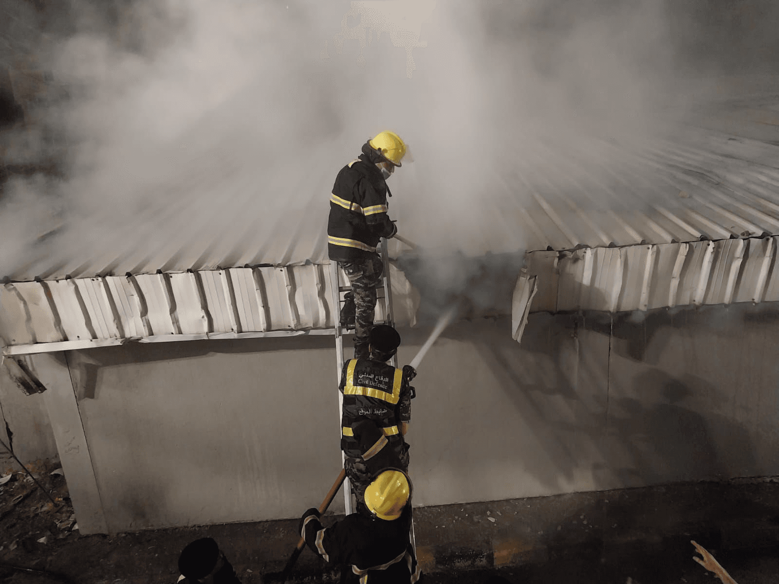 حريق يضرب مصنع إطارات بـ "تنموية المفرق".. إصابة وتحقيق عاجل