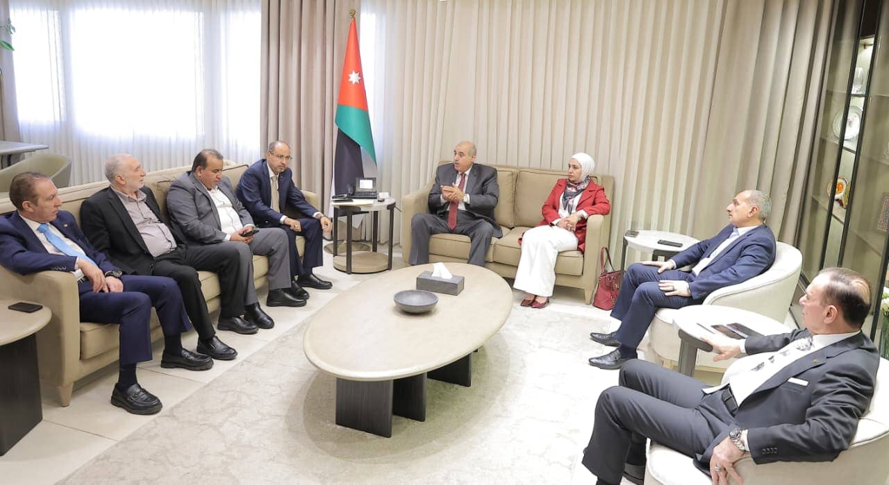 القاضي يطلع على خطة اللجنة المالية لمناقشة الموازنة