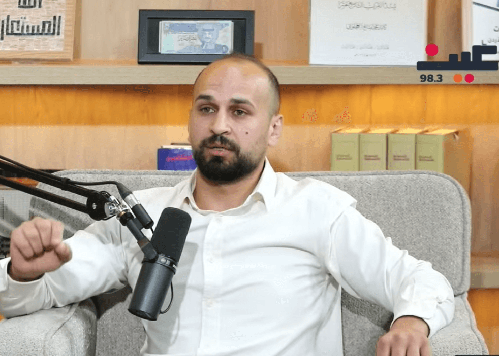 قصة مثيرة لدكتور محاسبة بلا عمل.. كاميرا هاتفه فتحت أبواب الرزق للمزارعين