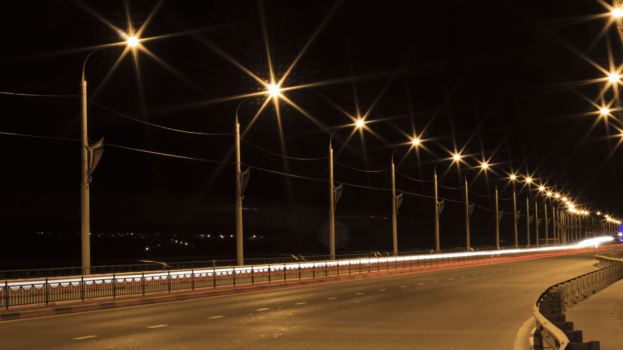 "الأشغال": حملة شاملة لتأهيل وإنارة الطرق الحيوية في مختلف مناطق الأردن