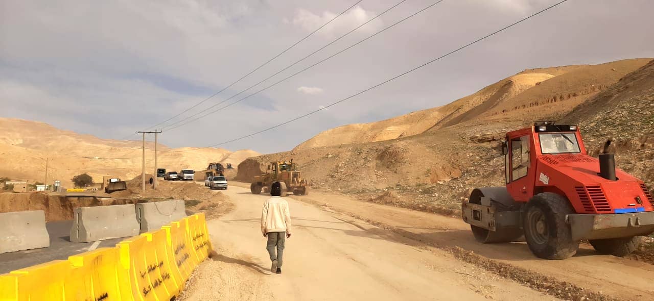 الأشغال: قوة السيول تتسبب بانجراف مقطع من الطريق الملوكي الطفيلة-الكرك