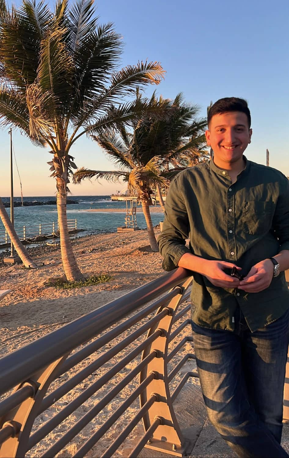 الدكتور حمزة العجلوني.. مبارك الخطوبة