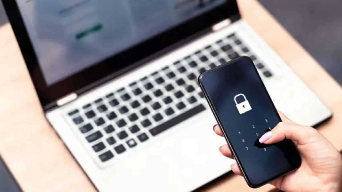 هل يتجسس هاتفك عليك؟ علامات خطيرة وحلول سريعة لحماية خصوصيتك