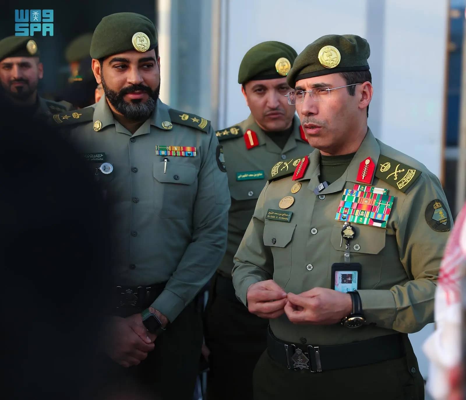 المدير العام للجوازات السعودية المكلّف يتفقد سير العمل بمطار الثمامة