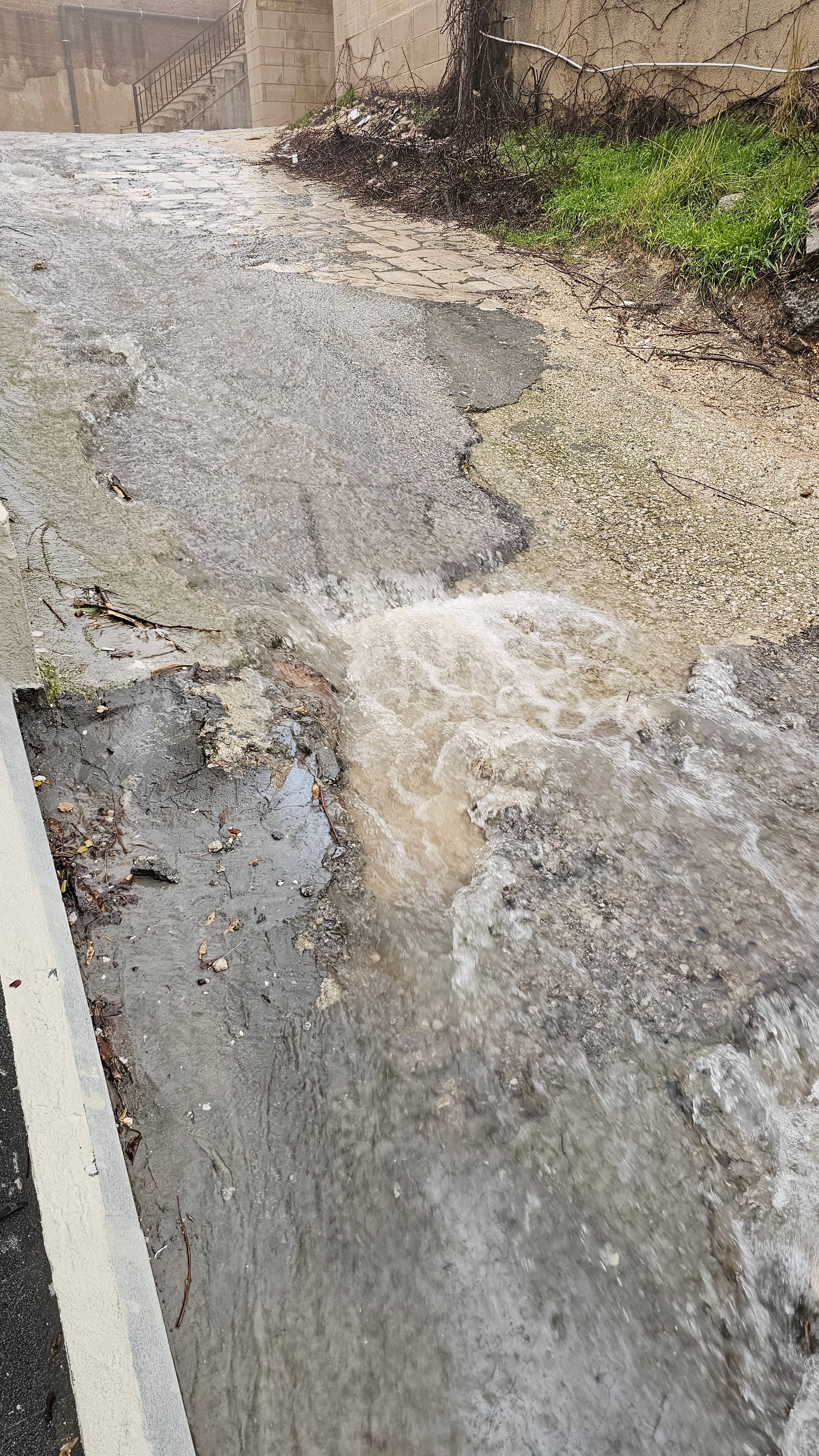 مهندسون عبر "عين": منذ أكثر من 20 عاما وهندسة المدن وتصريف المياه تُنفذ "عالبركة"