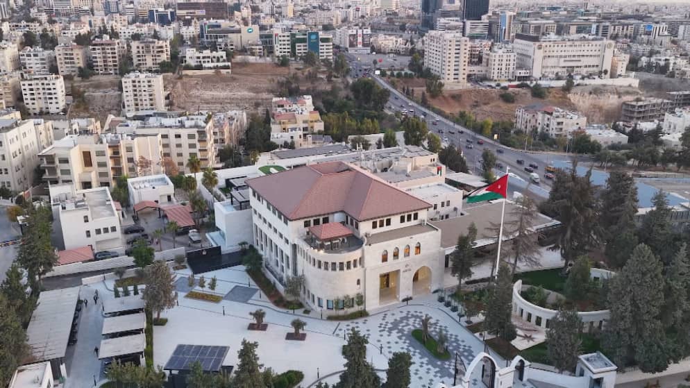 هل سيتم تعطيل الدوائر الرسمية في الأردن 3 أيام أسبوعيا؟.. مصدر رسمي يوضح