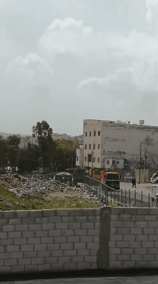 بعد شكوى مواطن.. بلدية الرصيفة تزيل مكب نفايات