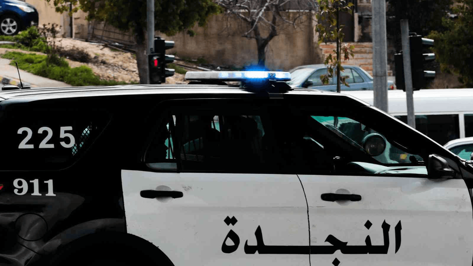 شرطة مادبا تثني شخصا عن إنهاء حياته بعد سكب مادة بترولية على نفسه