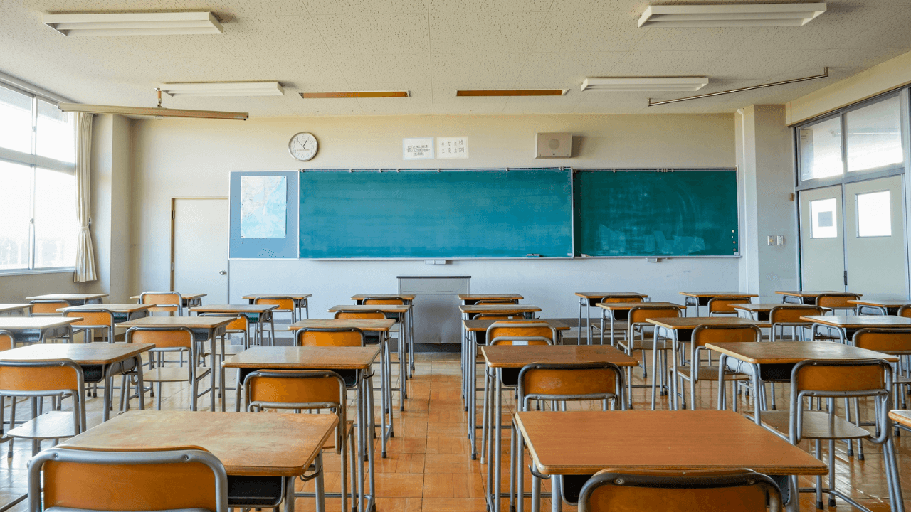 "وزير التربية": أكثر من 700 مدرسة أردنية بدون مراسلين