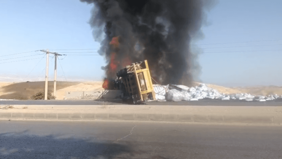 شاهد عيان يكشف لـ"الدار" تفاصيل حادث شاحنة عربية على طريق العدسية