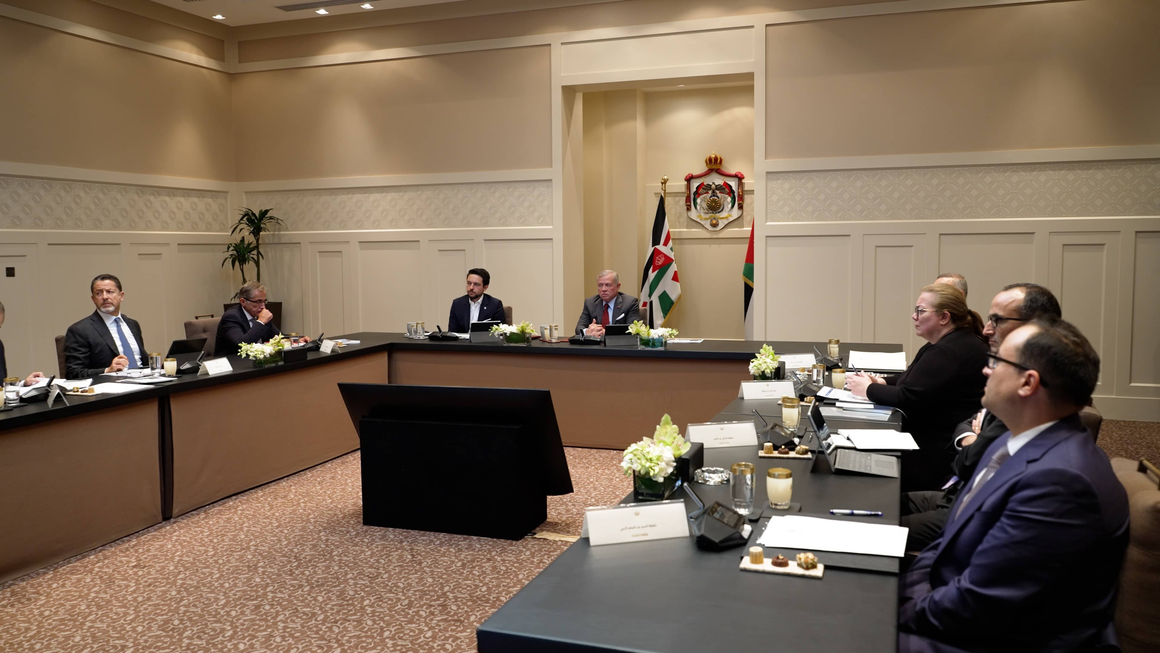 الملك يدعو لتبني نهج حكومي موحد يسهم في تبسيط الإجراءات وتسهيل رحلة المستثمر