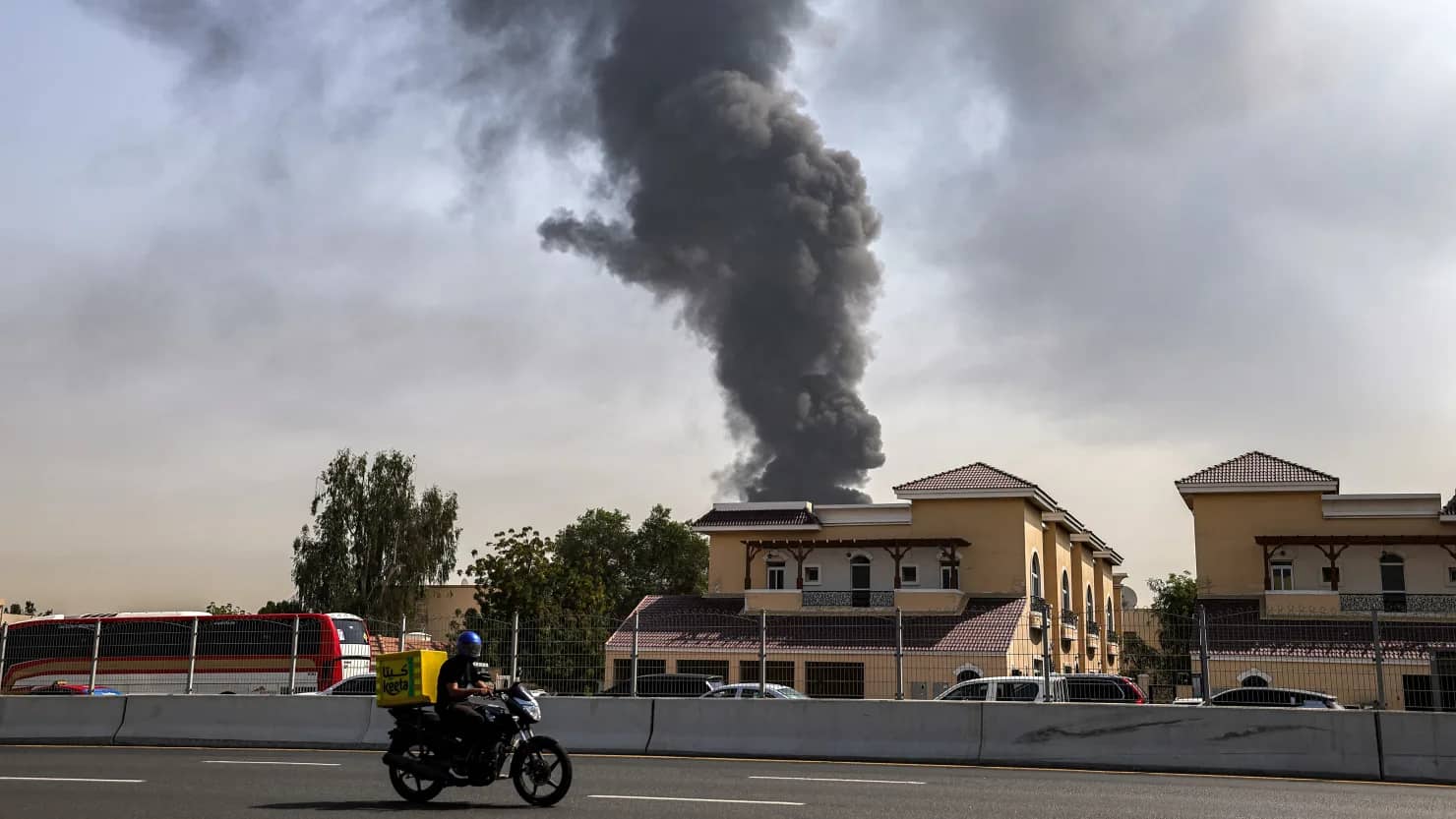الإمارات: التعامل مع اعتداءات صاروخية وطائرات مسيرة قادمة من إيران