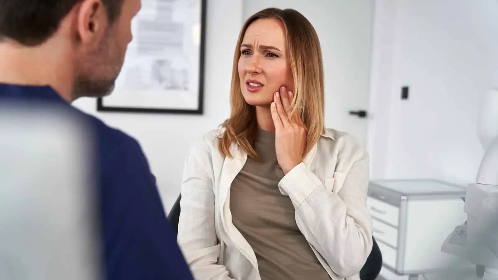 الصرير الليلي للأسنان: تعرف على الأسباب الخفية وطرق الوقاية