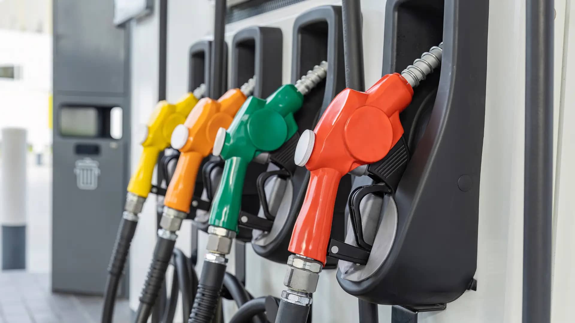 الطاقة الأمريكية: فتح مضيق هرمز لن يخفض أسعار الوقود فوراً والتعافي سيستغرق شهوراً