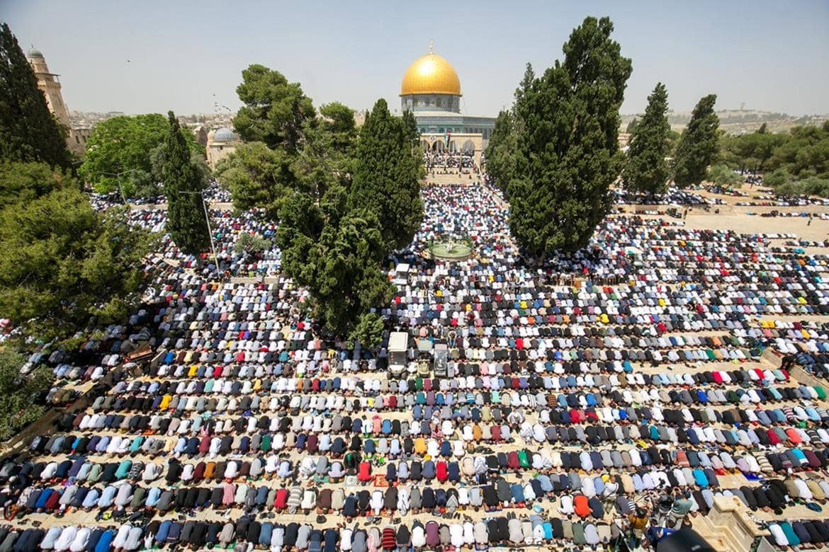 75 ألف مصلٍّ يؤدون صلاة الجمعة في المسجد الأقصى المبارك رغم تضييقات الاحتلال