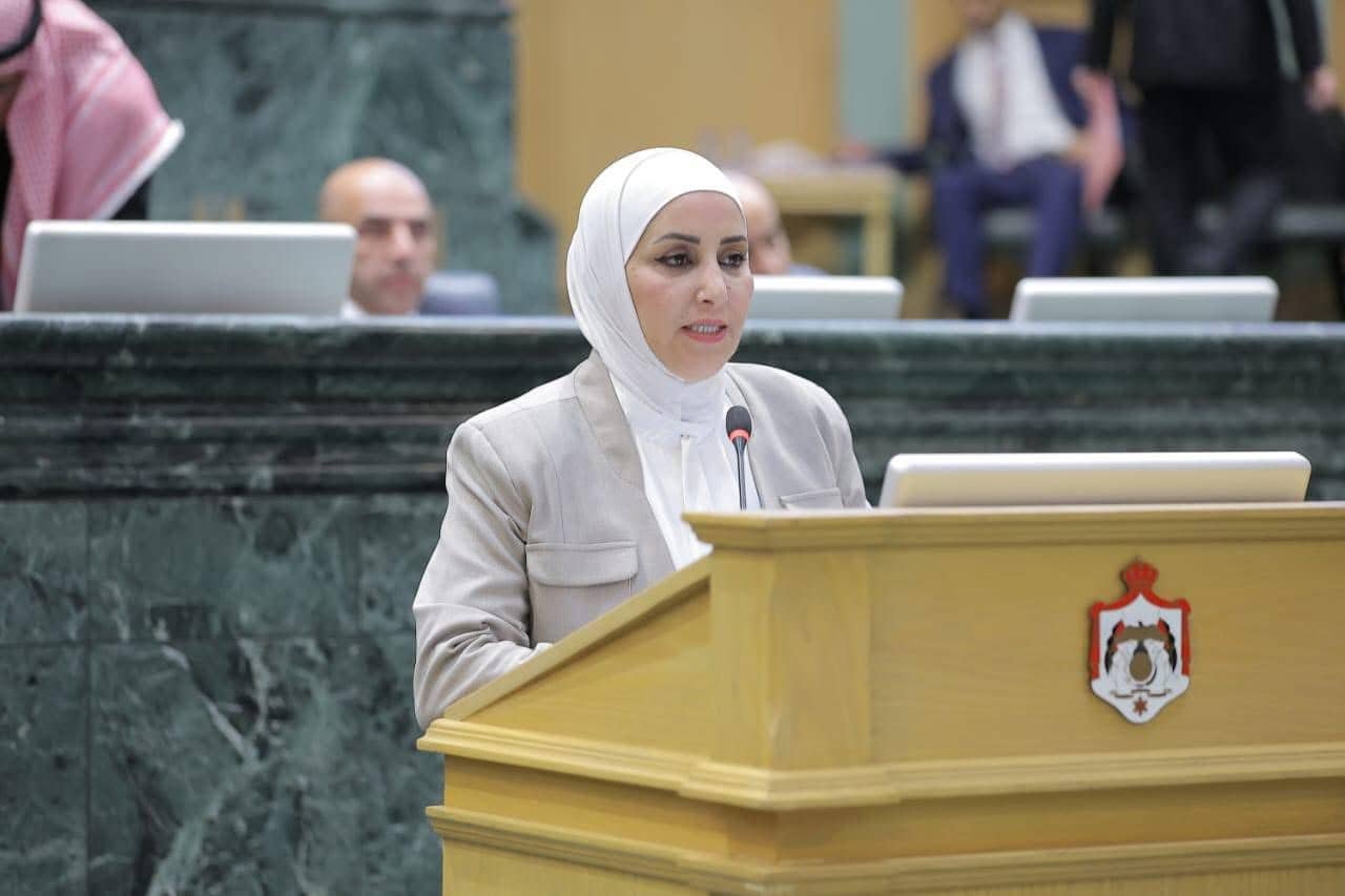 النائب أبو رمان تكتب: عندما يتحدث القائد… يطمئن وطن