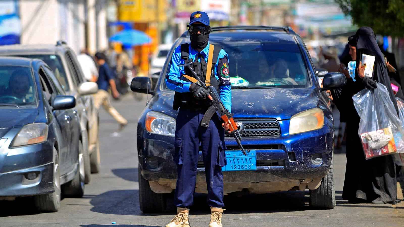 اليمن.. وفاة طفل وإصابة 4 بانفجار قنبلة إثر خلاف بين شقيقين