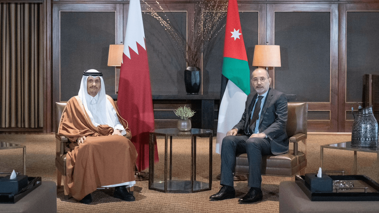 الصفدي ونظيره القطري يبحثان تطورات المنطقة بعد التفاهم الأمريكي الإيراني